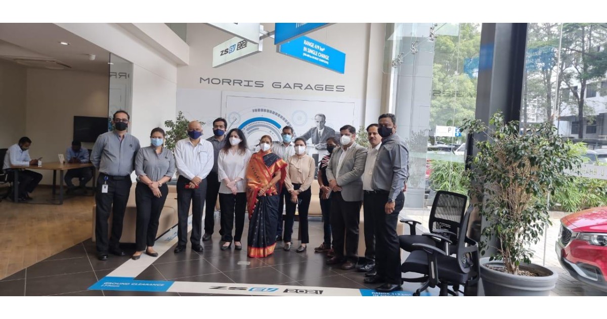 Super-charging-point-set-up-in-Wakad-to-charge-E-vehicles1