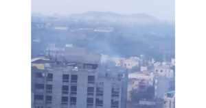 Toxic-smoke-emitting-from-unattended-garbage-chokes-Kharadi-residents-1