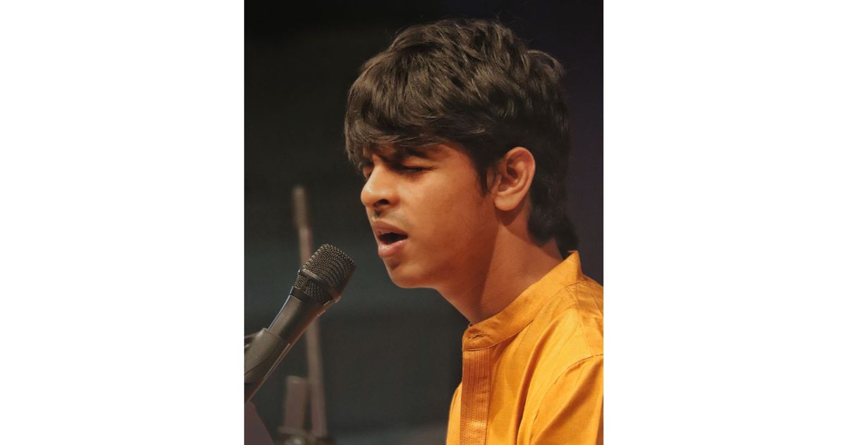 Viraj-Joshi-Performing-at-Kalashree-Mahotsav