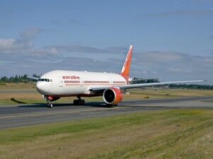 Pune Pulse : Air India Pune to Delhi flight makes an emergency landing at Delhi Airport