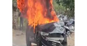 Fatal Accident on Daund-Patas Road Triggers Villagers' Fury, Luxury Car Set Ablaze
