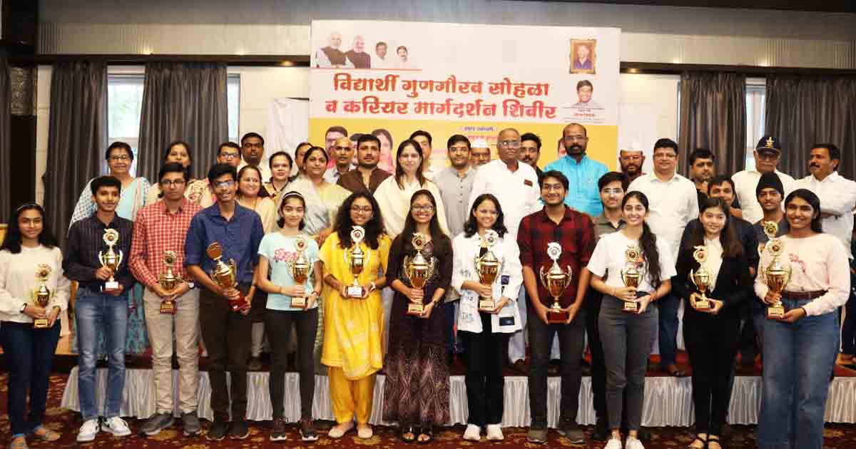 Meritorious students of Class X and XII felicitated in Pimple Saudagar-low