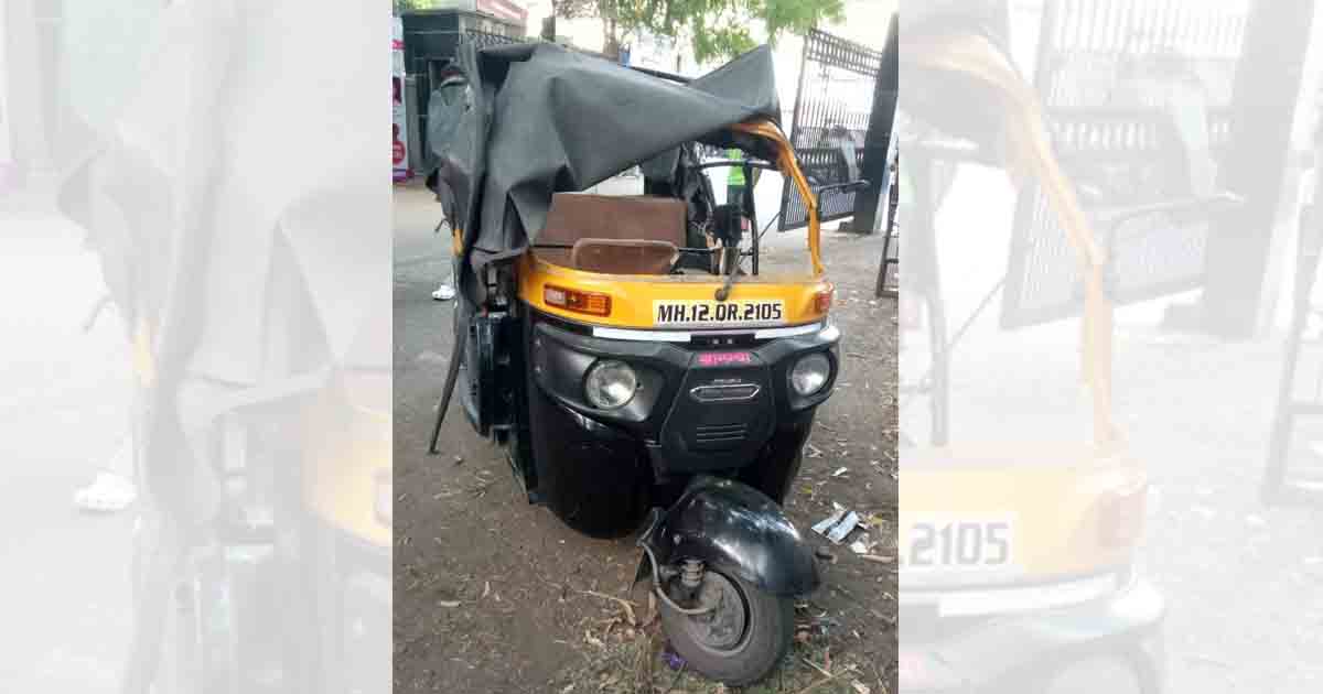 Woman passenger dies as tree falls on autorickshaw in Sahakar Nagar