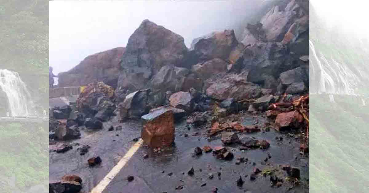 Landslide Causes Traffic Disruption at Malshej Ghat on Pune-Thane Highway2