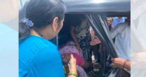 Shiv Sena Leader Neelam Gorhe Helps Accident Victim In Assisting Medical Help