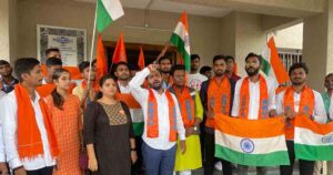 ABVP holds protest against govt for not hoisting flag on Independence Day at tribal hostel in Wakad3