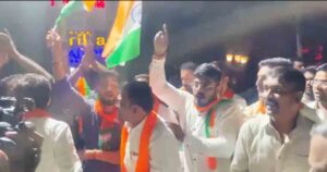 BJP Yuva Morcha Pune Holds 'Tala Thoko' Protest Against Koregaon Park Restaurant for Tricolour Disrespect