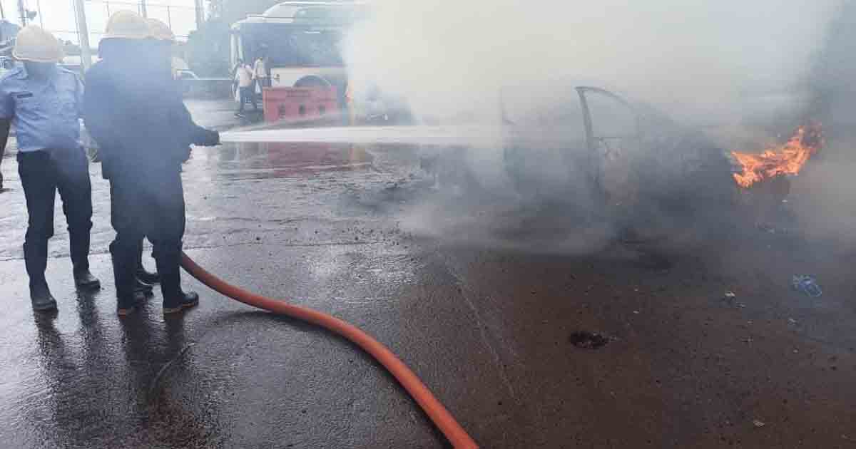 Car set ablaze on Mumbai-Bangalore Highway, zero casualties reported