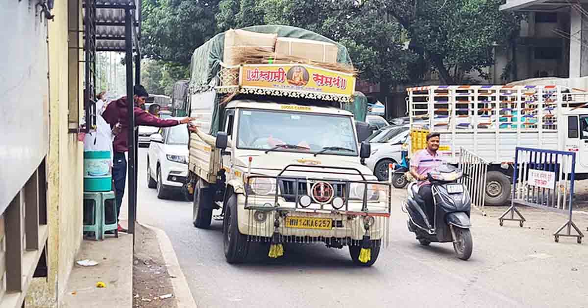 Farmer vehicles charged illegal entry fee Pune