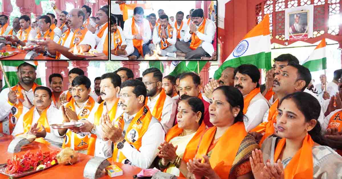 Shiv Sena Performs Maha Aarti and Havan at Sarasbaug Ganpati Temple for success of Chandrayaan 3 Mission