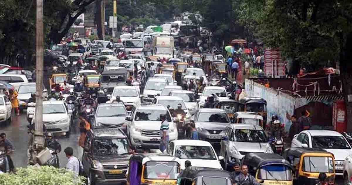Pune : Traffic congestion at Mundhwa Chowk worries residents