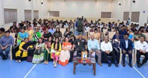 Students felicitated for making gifts for military personnel2