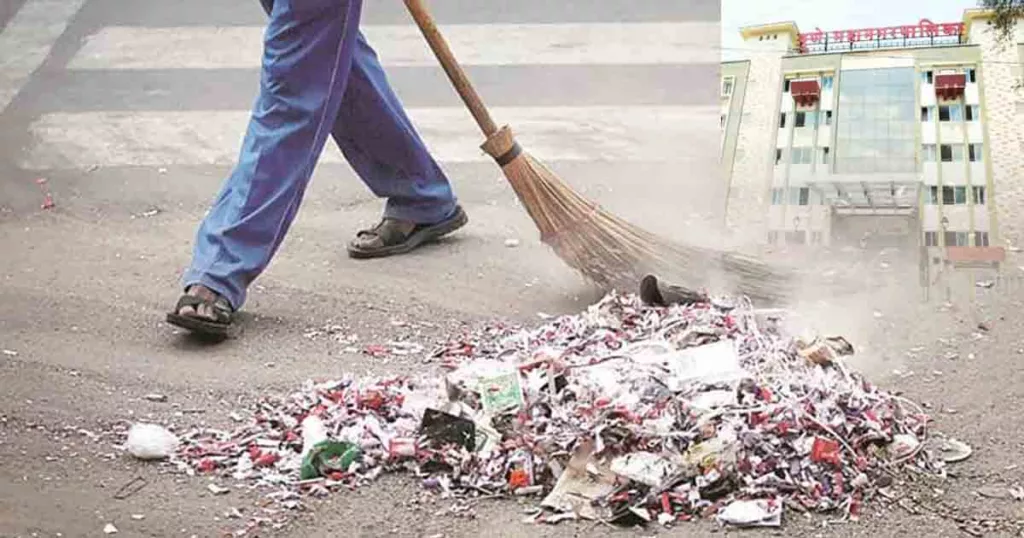 PMC fines citizens through discarded bills over littering on streets