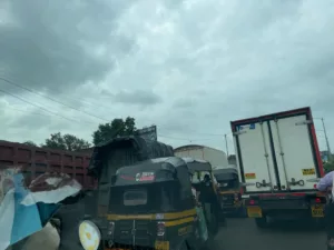 Pune : Traffic congestion at Mundhwa Chowk worries residents
