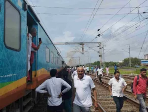 Pune Pulse Fire Breaks Out in Coach of Valsad Bound Train. No Casualties Reported
