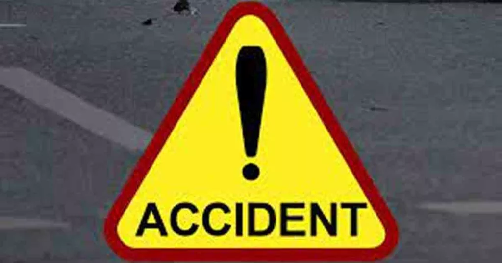 Pune Pulse Kolhapur Accident : Youth died, 9 injured in freak road accident