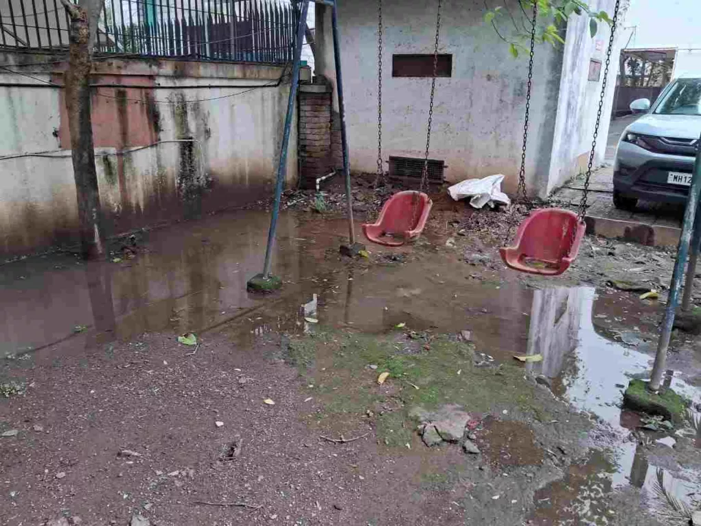 Pune Pulse : Balewadi societies flooded with stinky drainage water: Seek Immediate Relief From PMCÂ