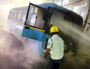 Pune Pulse Pune Fire News : PMPML bus catches fire at Nana Peth