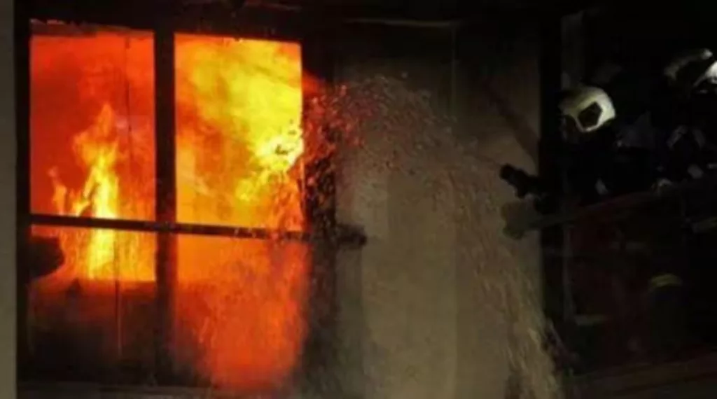 PMC Fire Brigade Rescues 9 Year Old Girl Trapped in Fire at Katraj Society