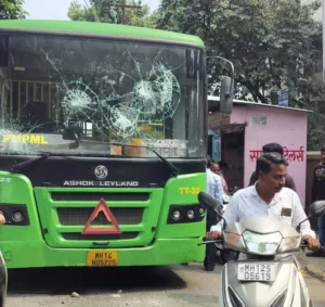PMPML Bus Driver's Reckless Reverse Driving Amidst Heated Argument With Car Driver Puts Passengers Live in Danger