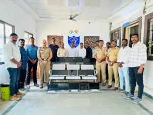 Lonikand Police seizes 27 laptops, 1 tab & 1 mobile phone from burglar