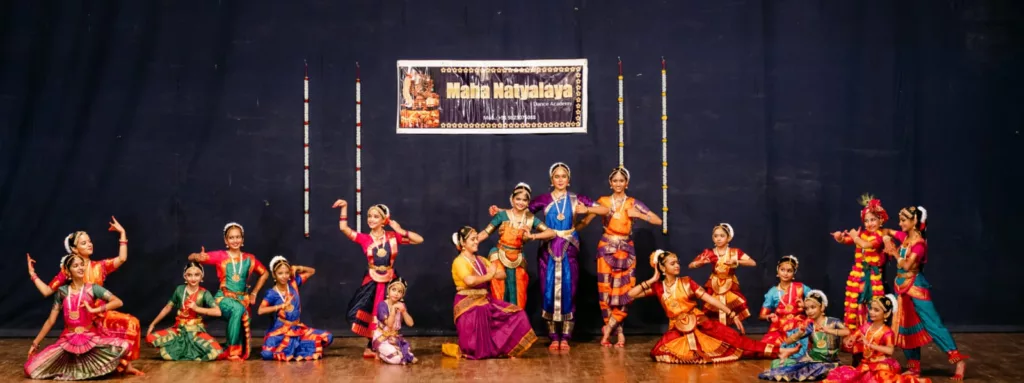 Bharatnatyam Dancers Give Divine Performances On Dussera in Balewadi