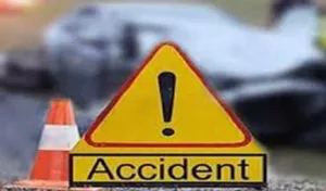 Accident between car and truck on Mumbai-Pune Expressway, two injured