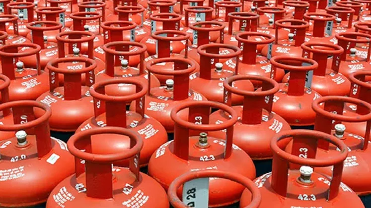 Price hike in LPG cylinder by Rs 101.50; Check Details