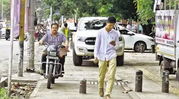Pune Pulse Kalyani Nagar residents urge Pune Traffic Police to install bollards to curb driving on footpaths 
