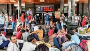 Pune Pulse Train delay troubles commuters