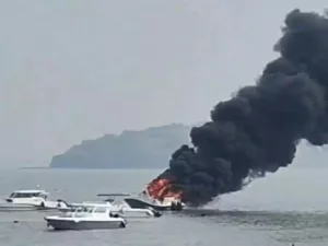 Pune Pulse Shocking : Luxury boat catches fire near Alibaug