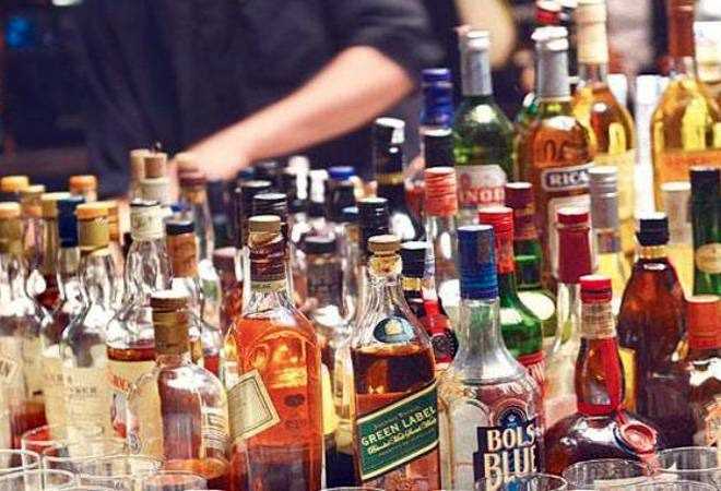New Year Celebrations : Organizing a new year party at home? Read how many bottles of liquor you can store - PUNE PULSE