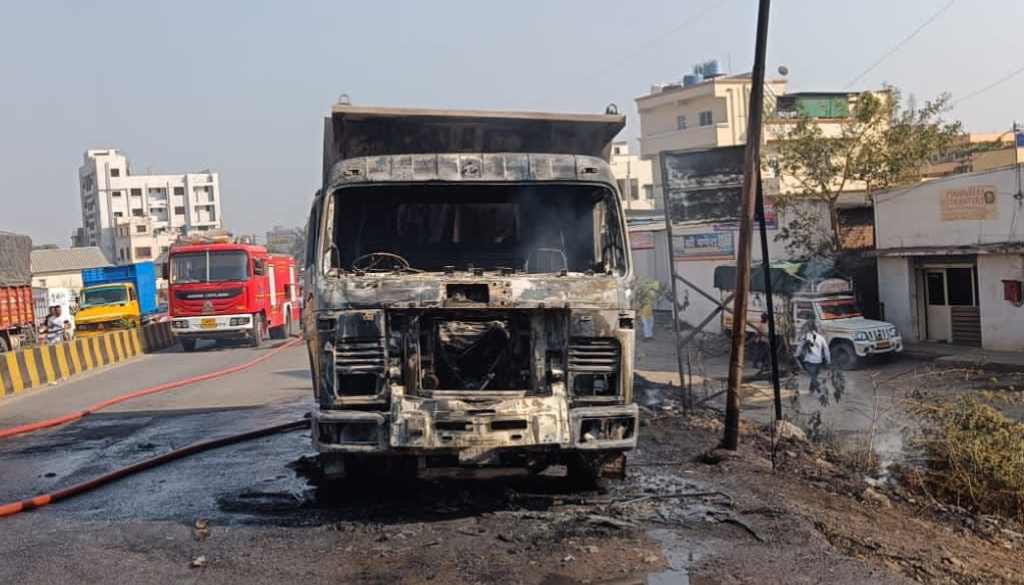 Pune News : 8-yr-old boy ran over by dumper in Mantarwadi; Angry mob burns dumper