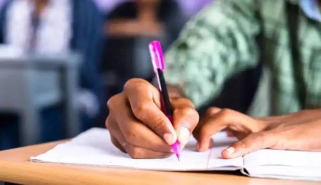 214 out of 200 marks for Talathi aspirant; Vijay Wadettiwar demands SIT probe