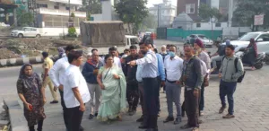 Pune News : PMC Additional Commissioner Vikas Dhakane Directs Prompt Solutions for Road Issues In NIBM Kondhwa