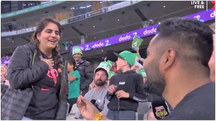 Viral Love Story : Bollywood style proposal steals the show during Big Bash League match