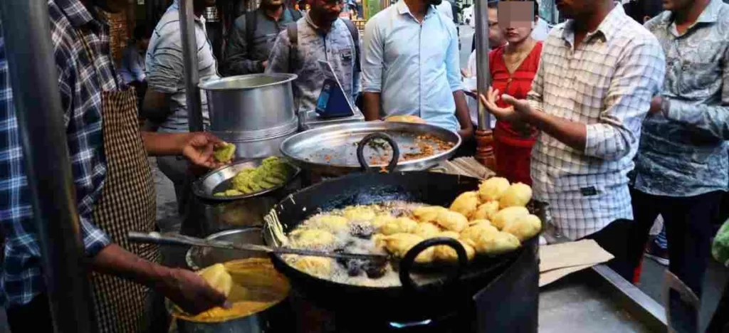 Roadside food stalls in Pune, a concern for many but boon for youngsters 