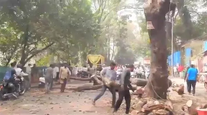 PMC’s poor planning leads to traffic jam on BMCC road during peak hours