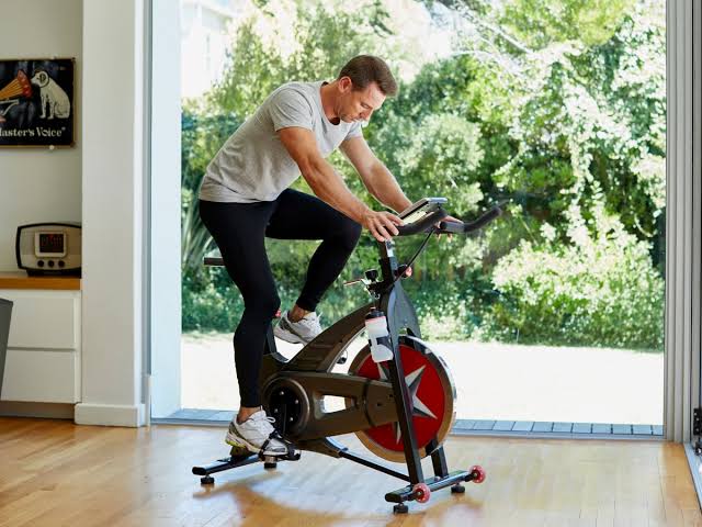 Stay fit and active: Exercise tips for men in their 50s