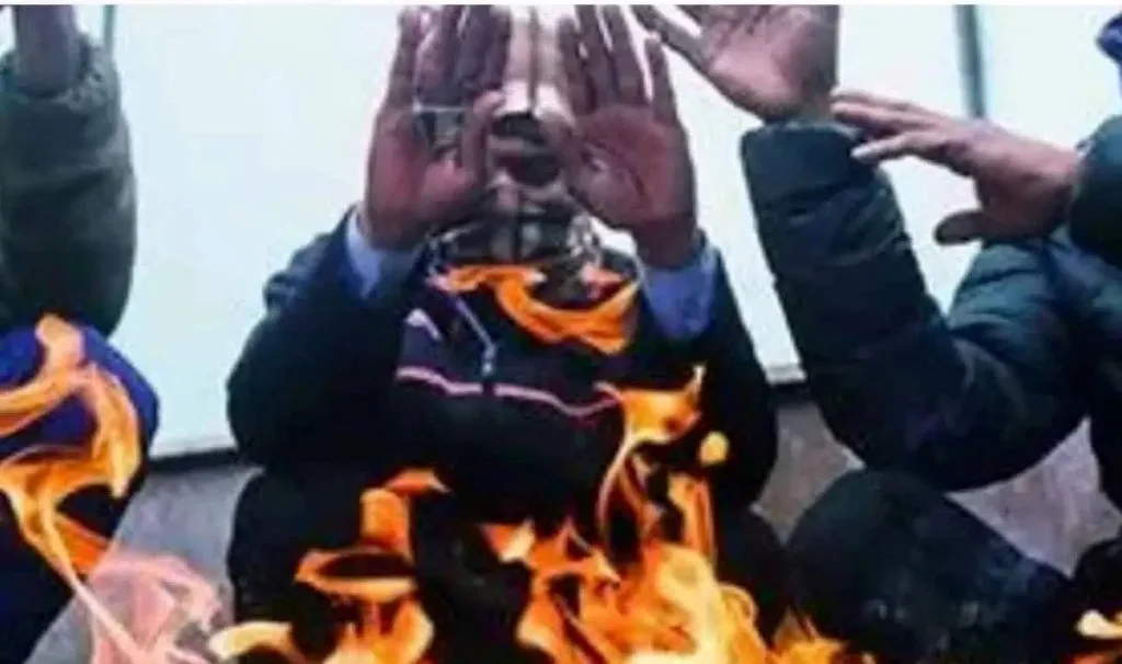 Bizarre: Duo light 'bonfire' aboard Delhi-bound train to beat the cold, held