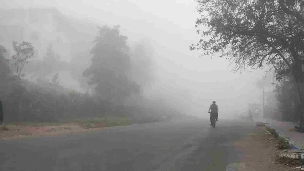 Weather Update : Foggy conditions likely in Pune for next 48 hours. Stay alert.