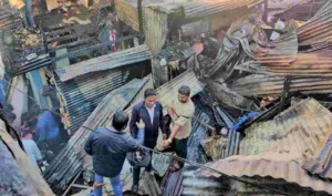 Pune : Fire breaks out in Market Yard slum due to cylinder explosion ; No casualties reported