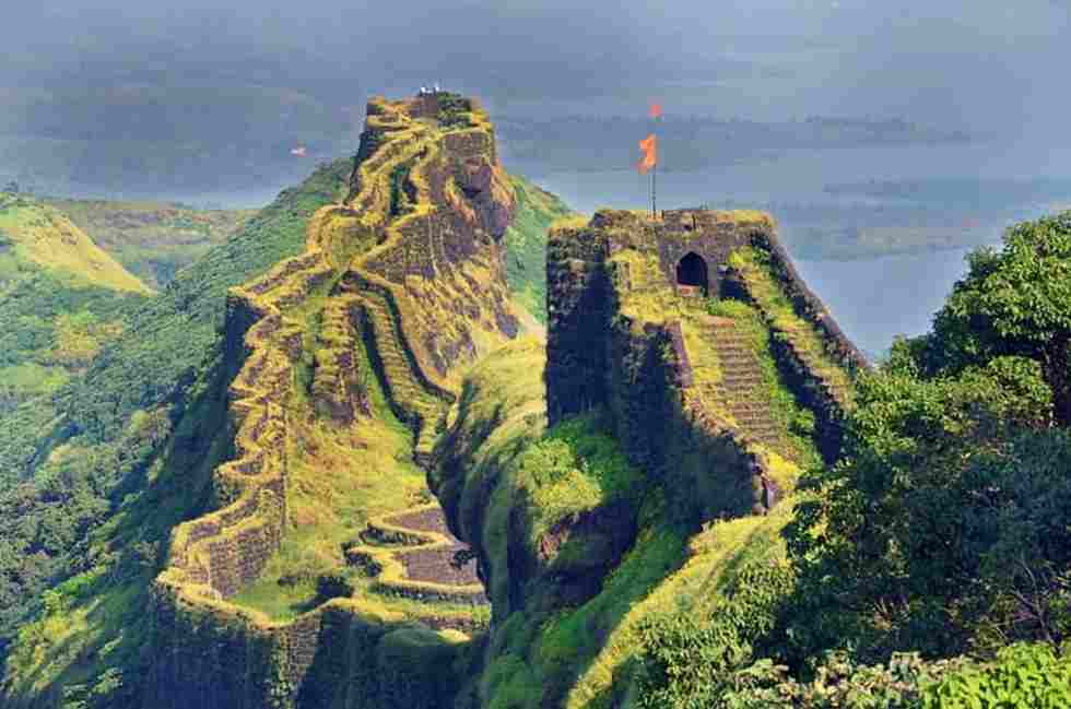 Police takes strict action on illegal food stalls at Rajgad Fort