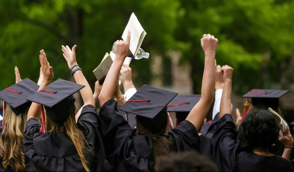 Convocation dress code: UGC appeals to universities to use Handloom fabric robes