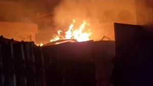 Fire breaks out in two shops in Walhekarwadi ; 2 workers died  