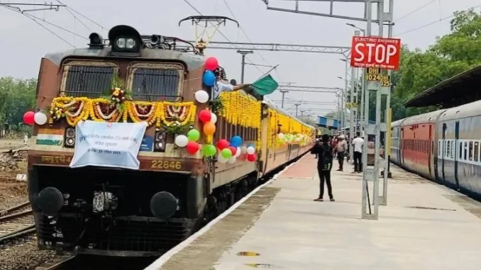 Rao Saheb Danve Patil flagged off 17412 Mahalaxmi Express from Kolhapur with LHB rake