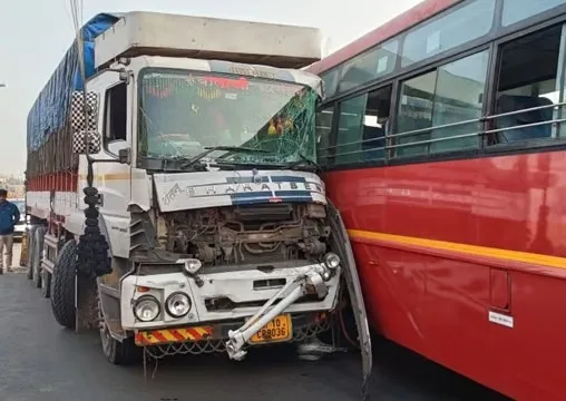 Pune Bengaluru Highway Accident : Multiple vehicles collide near Bhor
