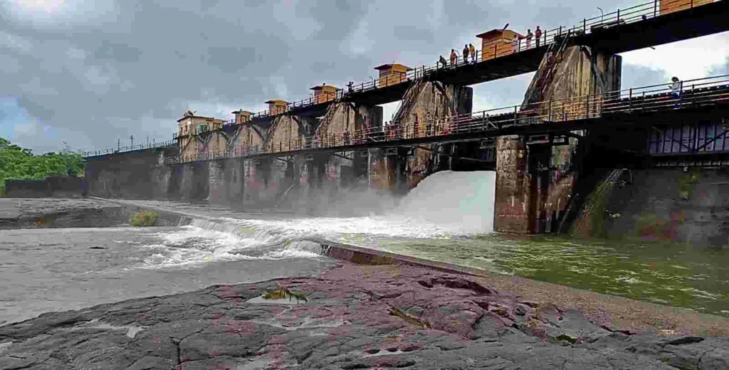 Pune Water Situation : Khadakwasla at 61%, Ujani Reservoir Depleted - Challenges for Water Resources Department