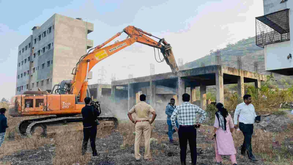 Pune : PMRDA removes unauthorized structures in Wagholi