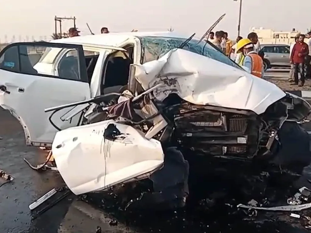 Even six airbags couldn't save lives! Three casualties in the accident in Sangli